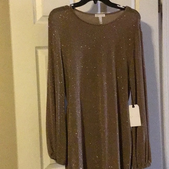 Leith gold dress. Knee length. Sash for the waist. - Picture 4 of 6